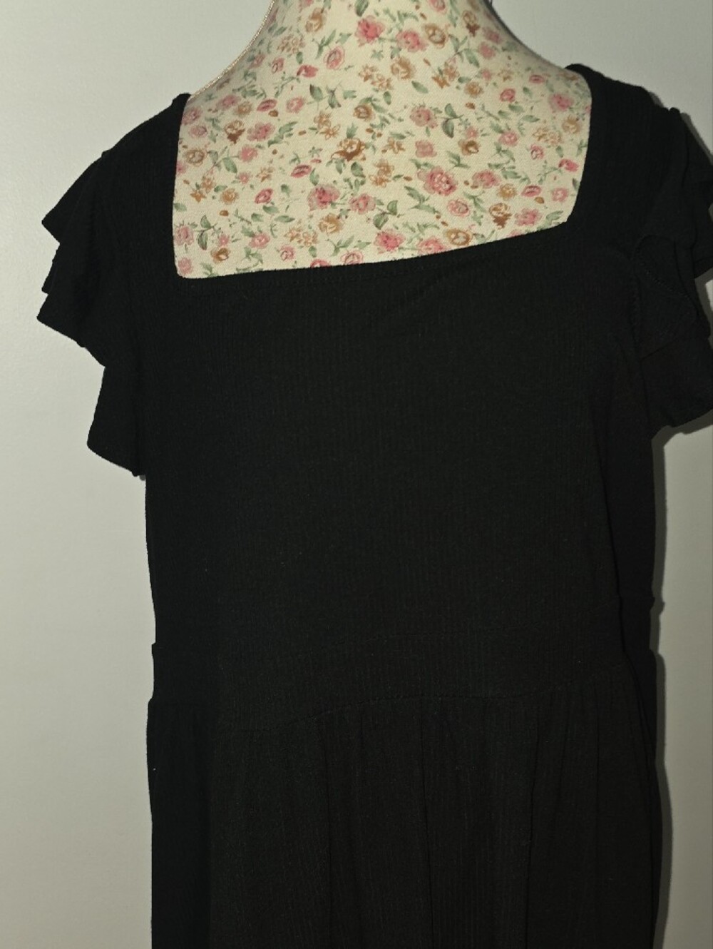 torrid Black Ruffle-Sleeve Tank Top - Picture 2 of 5